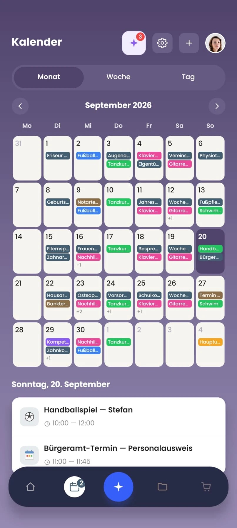 Kalender September 2026 in der Monatsansicht: die Termine der ganzen Familie in Farbe, darunter der Elternsprechtag und der Zahnarzt am Dienstag, dem 15., und ein Abzeichen mit 3 Tipps von Nely.