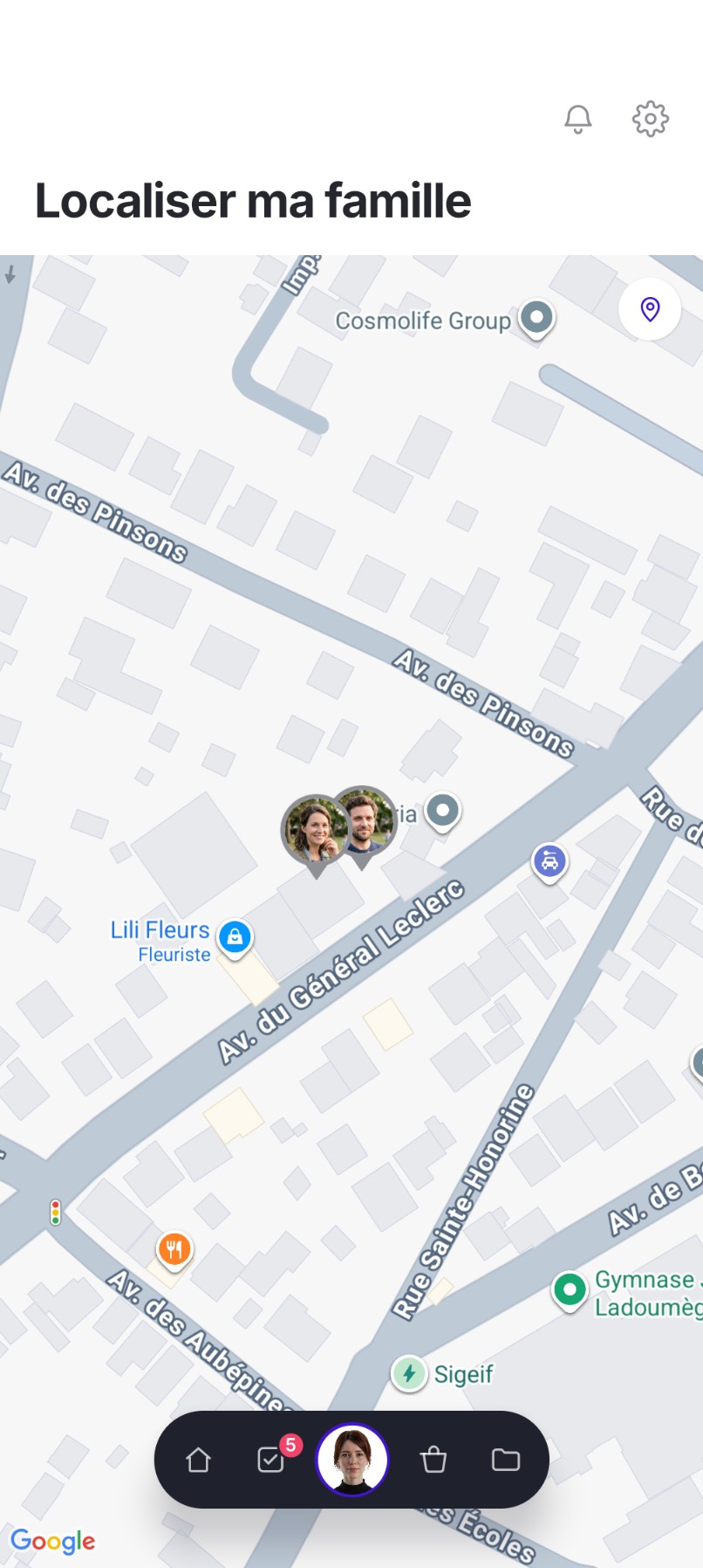 Pantalla Localizar a mi familia: un mapa de Madrid y, debajo, la sección Reglas de notificación para recibir una alerta cuando un familiar llega a un sitio.